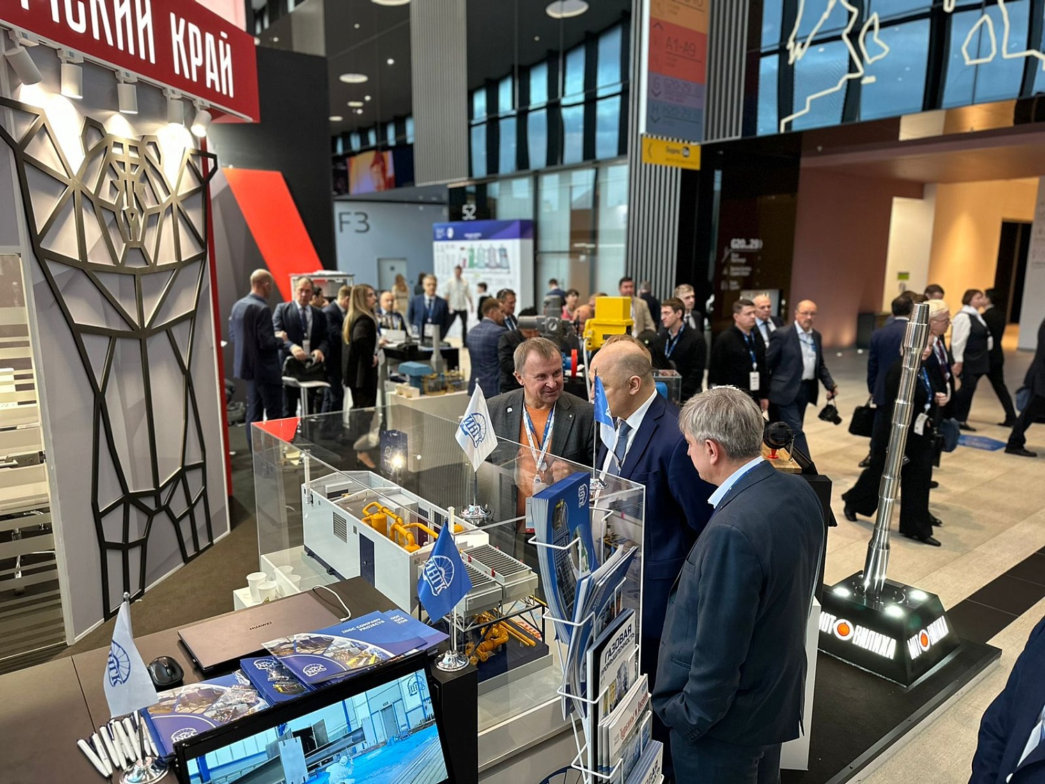 INGC Has Presented its Promising Mobile Compressor Unit Project to the Deputy Chairman of the Management Board, Head of 623 Department of Gazprom PJSC, O.E. Aksyutin