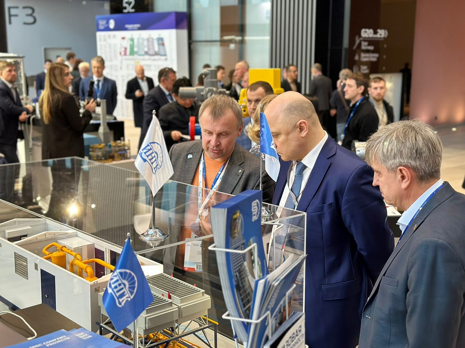 INGC Has Presented its Promising Mobile Compressor Unit Project to the Deputy Chairman of the Management Board, Head of 623 Department of Gazprom PJSC, O.E. Aksyutin